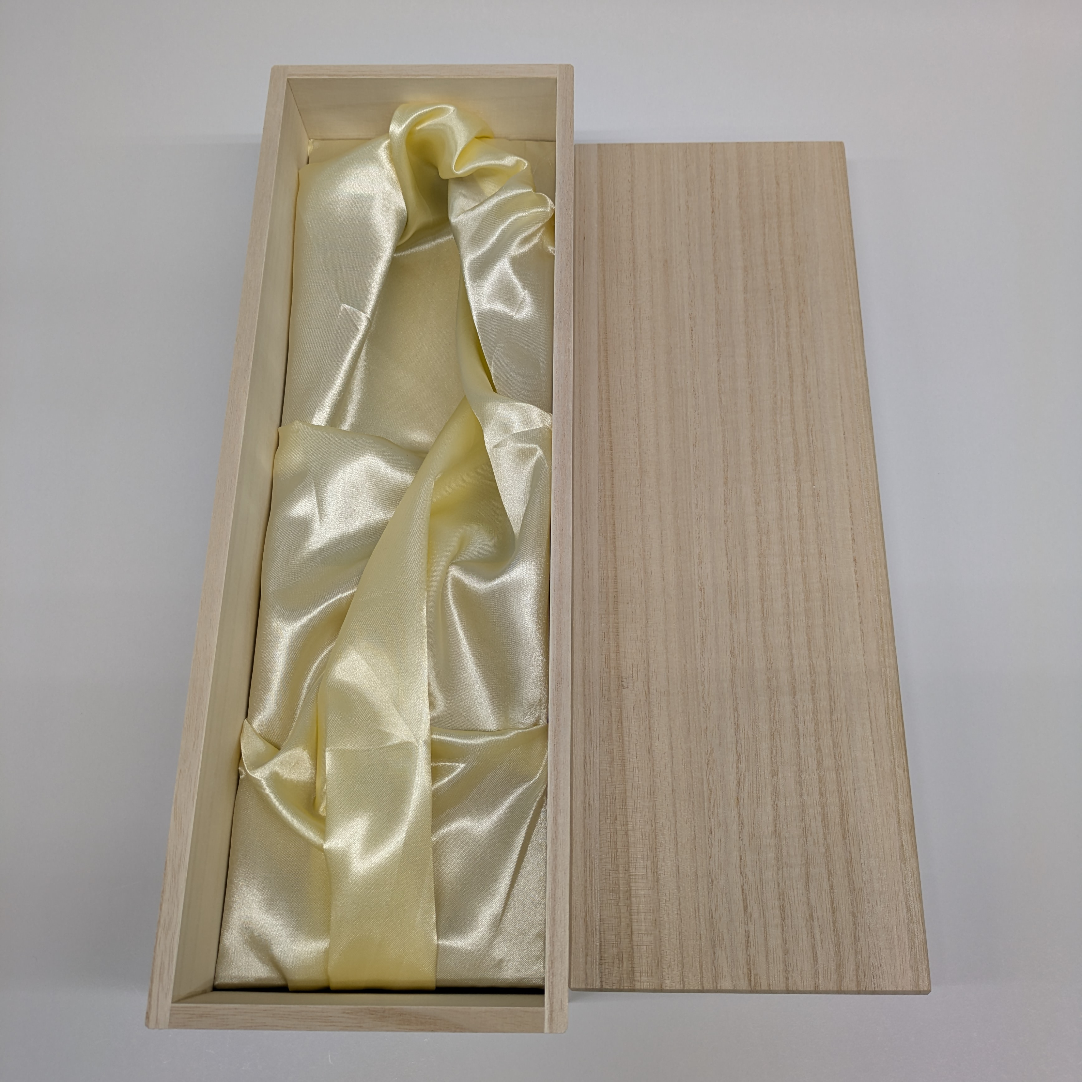 1800ml用桐箱サテン台紙付_メイン2