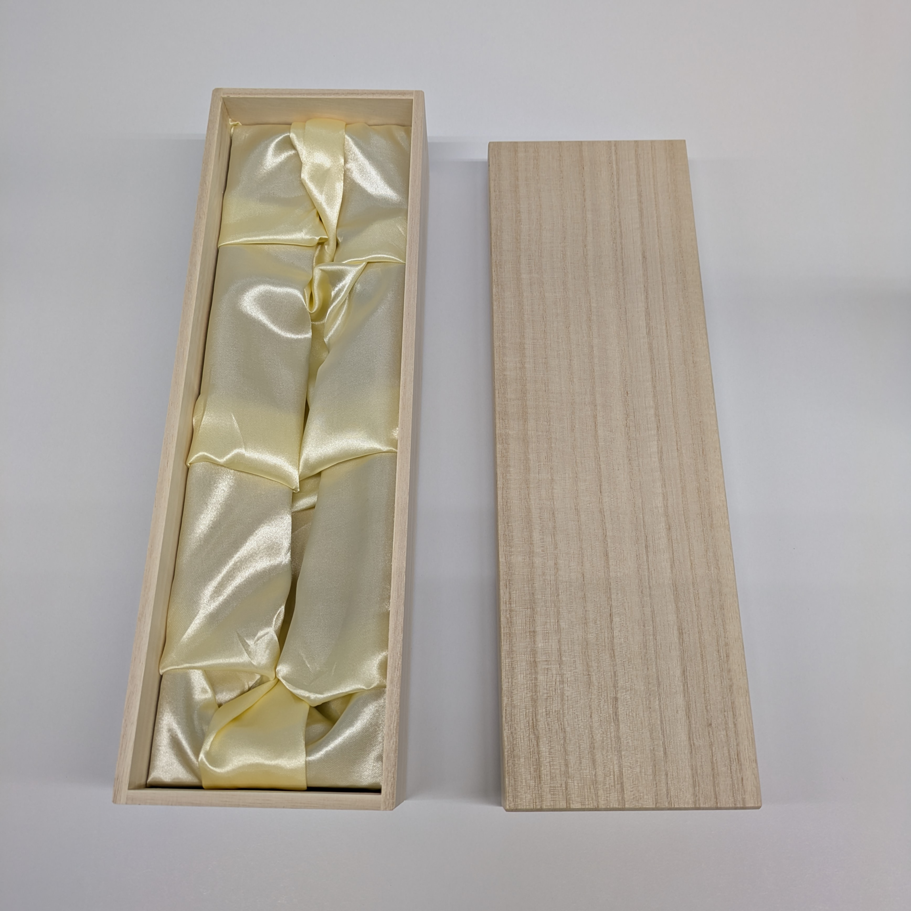 720ml用桐箱サテン台紙付_メイン3